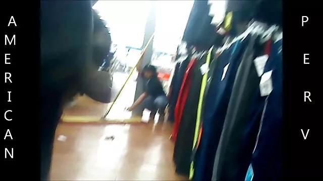 Nagie dziewczęce Cycki są tak duże na oczach opinii darmowe filmy porno retro publicznej