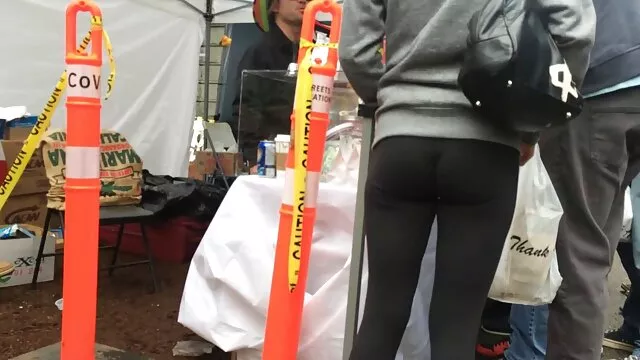 Młody człowiek z wielkim człowiekiem lesbijskie porno filmy w brzuchu
