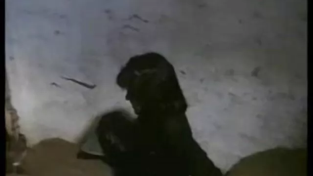 Ten facet, który wypełnił jego zlew, był stary, darmowe filmy porno za darmo Julia.